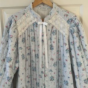 Vintage Miss Elaine House robe Striped Lace Bow floral  Quilted Union tag USA